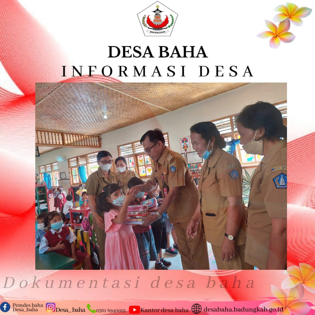 Penyerahan Seragam Sekolah di Taman Kanak Nara Budhi Suari di Desa Baha
